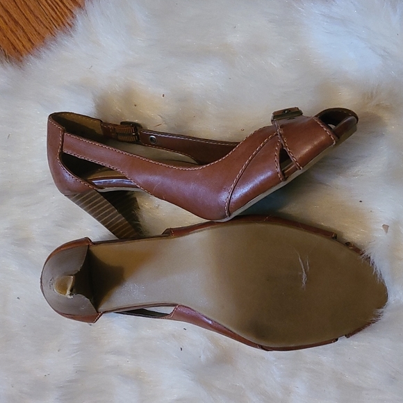 Brown low heels - Picture 3 of 3